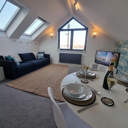 The Bunker-Luxe Central Falmouth Getaway With Stunning Sea Views Eksteriør bilde